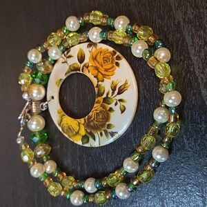 Shell floral necklace
